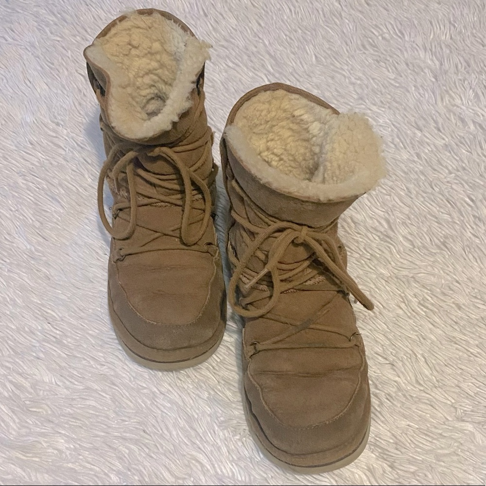 LAST CHANCE*** Ugg tie up boots snowbunny